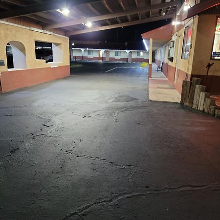 Sands Motel Portales エクステリア 写真
