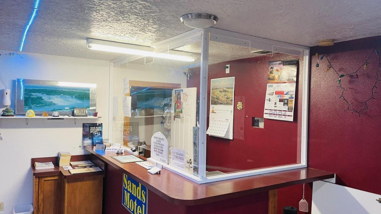 Sands Motel Portales エクステリア 写真