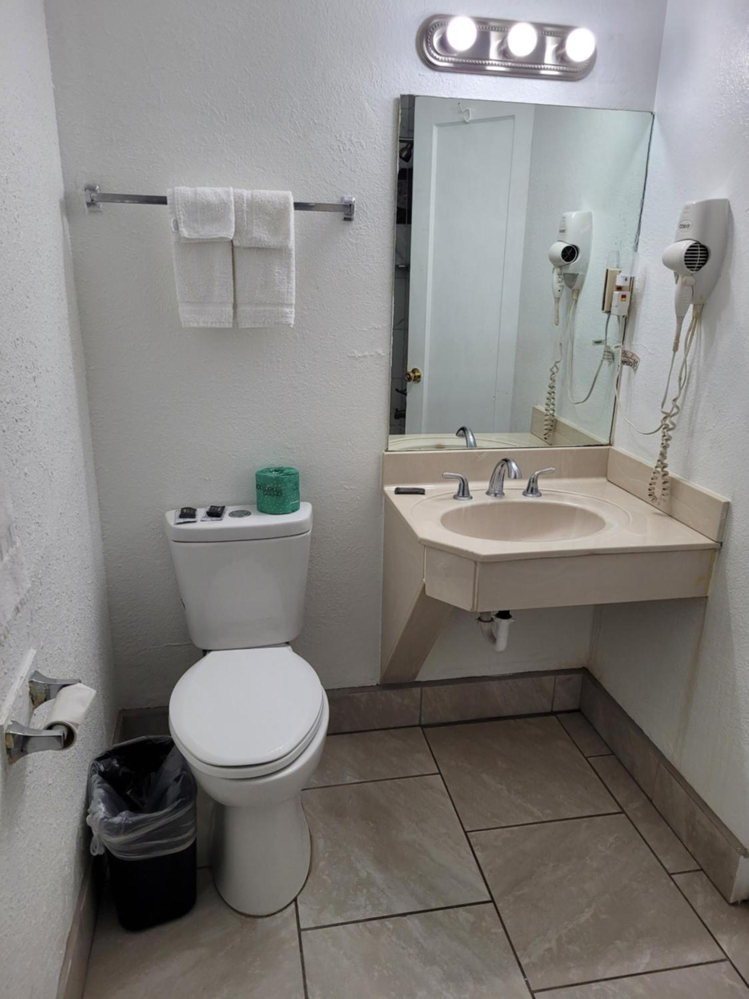 Sands Motel Portales エクステリア 写真