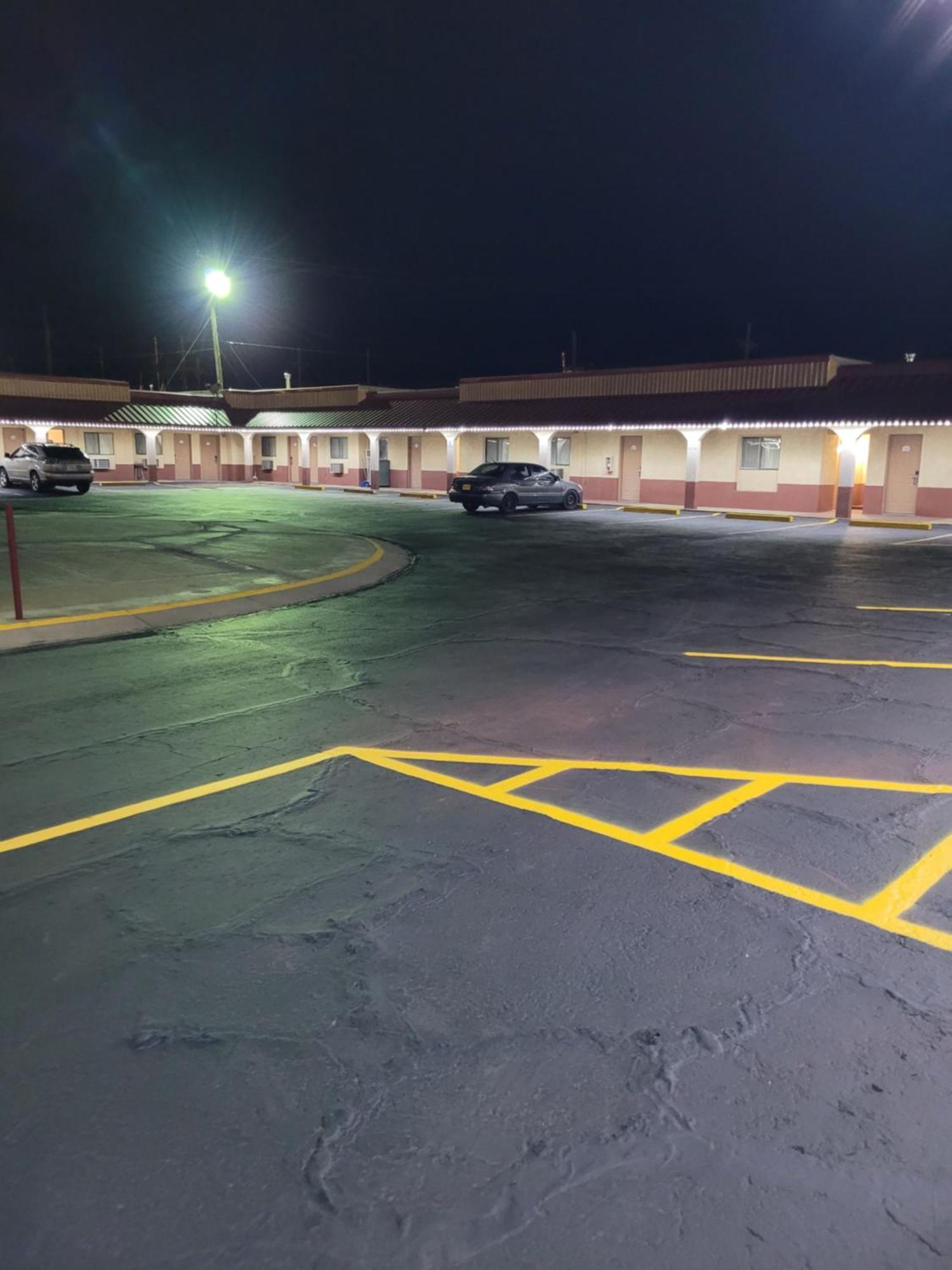 Sands Motel Portales エクステリア 写真